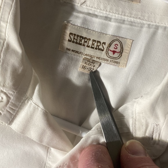 VINTAGE Sheplers White Pearl Button Up - Picture 3 of 3